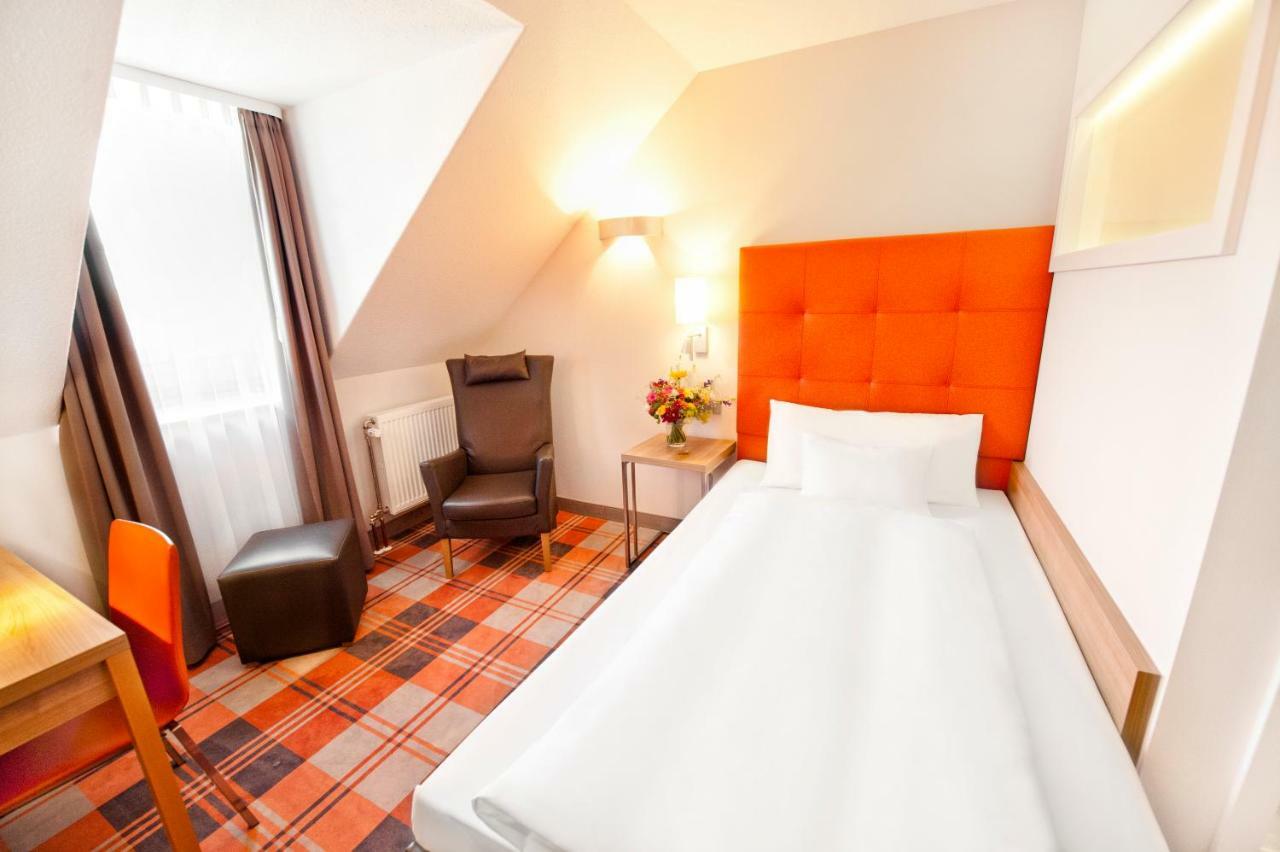 Hotel Gasthof Raab シュヴァーバッハ エクステリア 写真