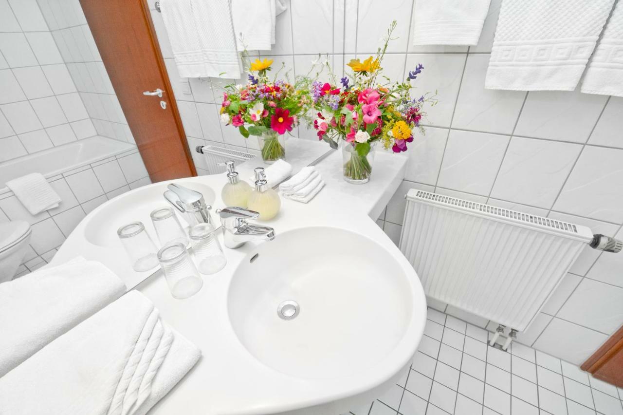 Hotel Gasthof Raab シュヴァーバッハ エクステリア 写真